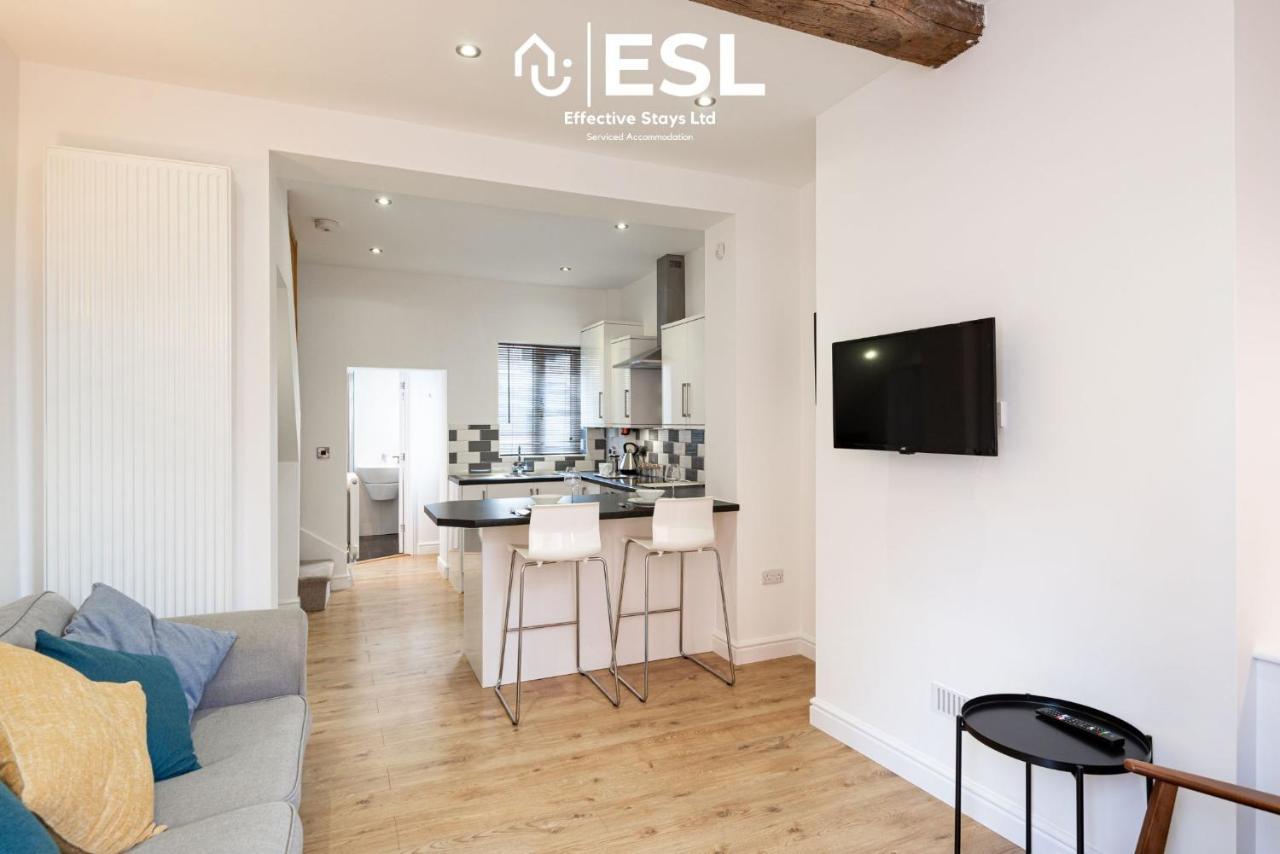 2 Bedroom Terrace Cottage, Parking, 5 Minutes Drive To Royal Shrewsbury Hospital Bagian luar foto