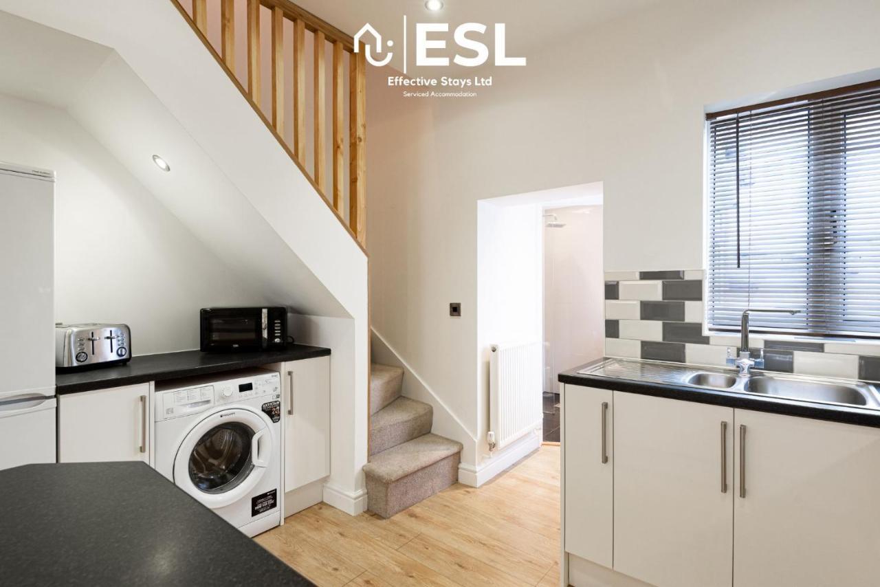 2 Bedroom Terrace Cottage, Parking, 5 Minutes Drive To Royal Shrewsbury Hospital Bagian luar foto