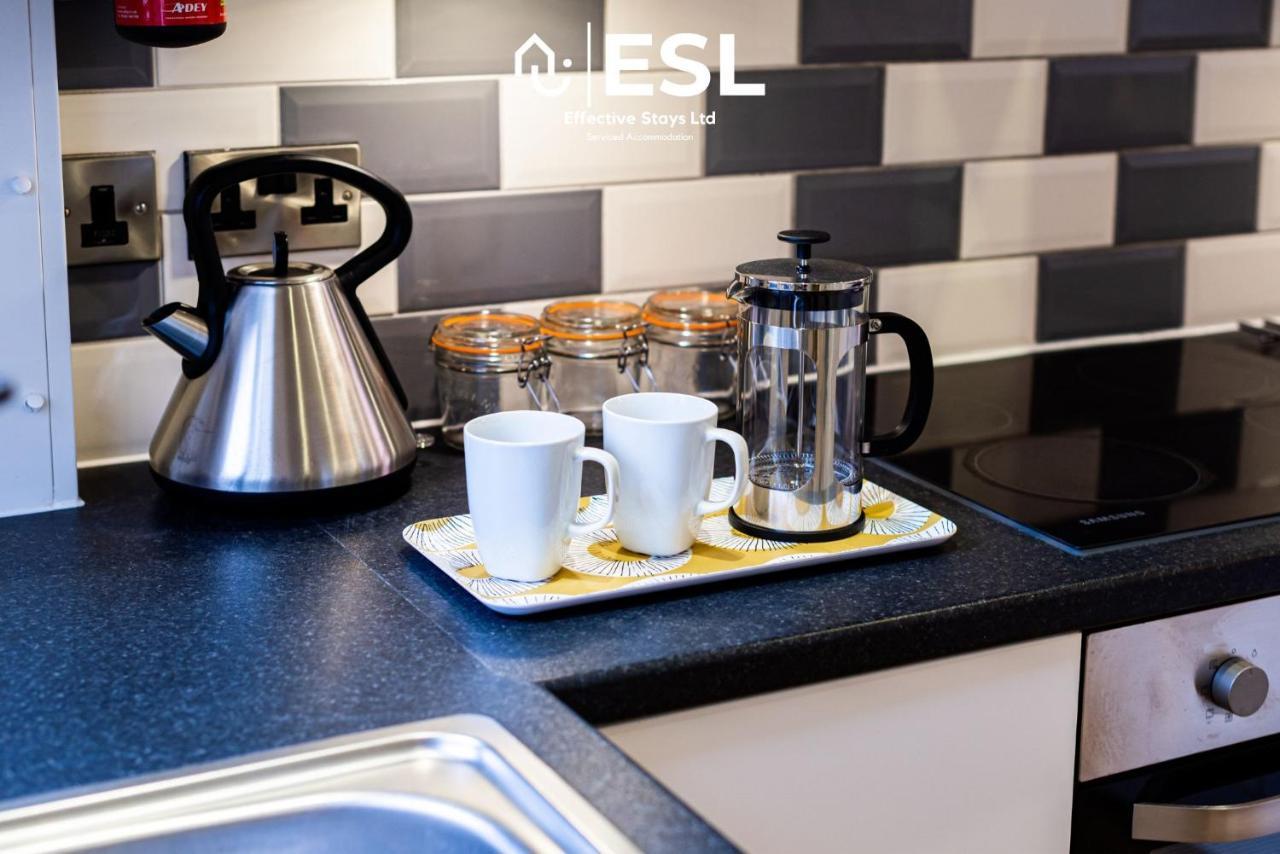 2 Bedroom Terrace Cottage, Parking, 5 Minutes Drive To Royal Shrewsbury Hospital Bagian luar foto