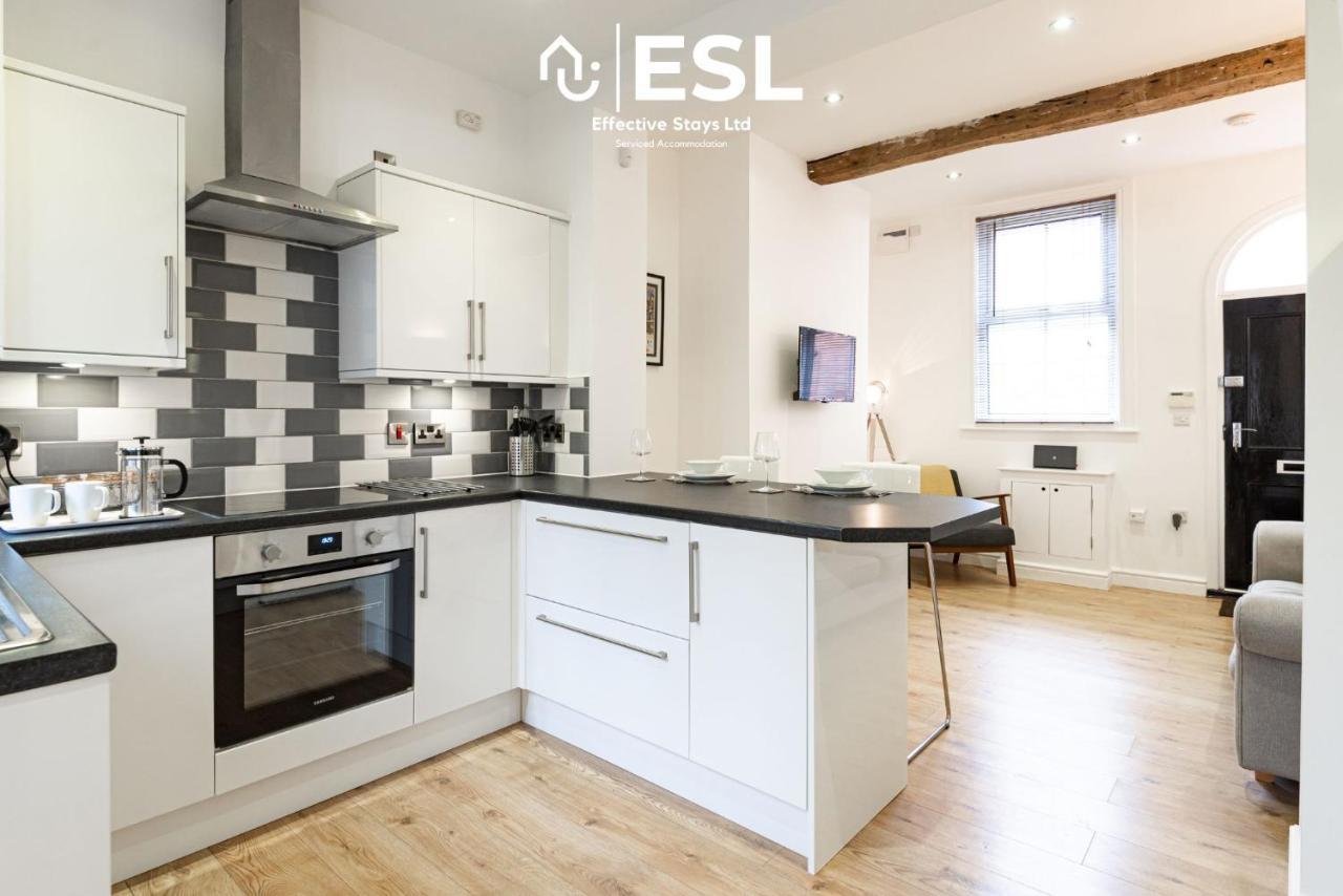 2 Bedroom Terrace Cottage, Parking, 5 Minutes Drive To Royal Shrewsbury Hospital Bagian luar foto
