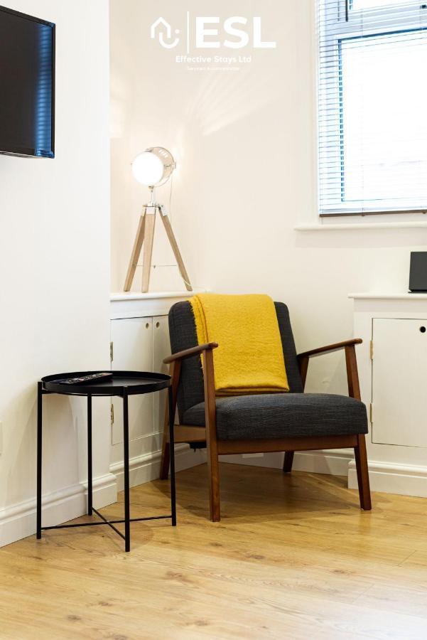 2 Bedroom Terrace Cottage, Parking, 5 Minutes Drive To Royal Shrewsbury Hospital Bagian luar foto