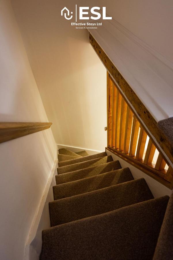 2 Bedroom Terrace Cottage, Parking, 5 Minutes Drive To Royal Shrewsbury Hospital Bagian luar foto