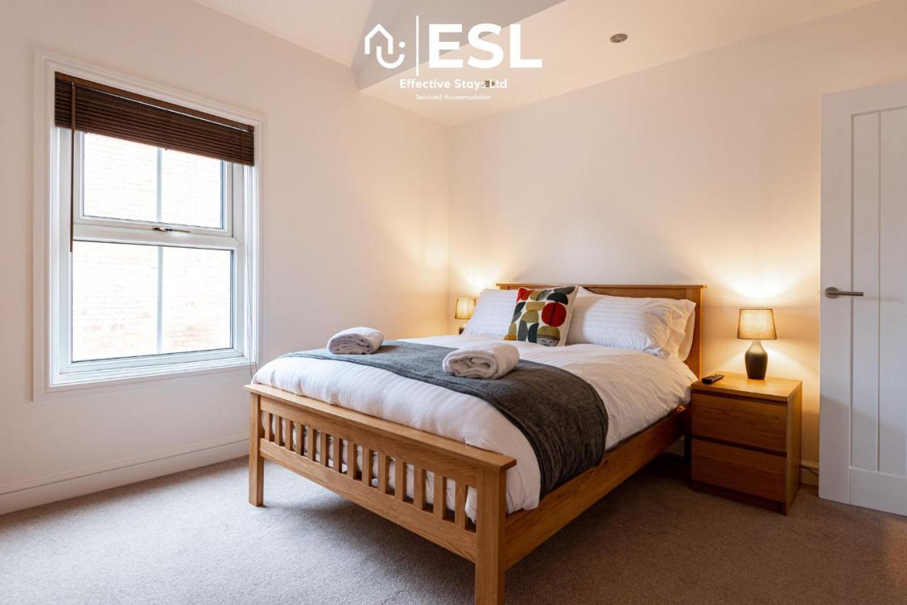 2 Bedroom Terrace Cottage, Parking, 5 Minutes Drive To Royal Shrewsbury Hospital Bagian luar foto