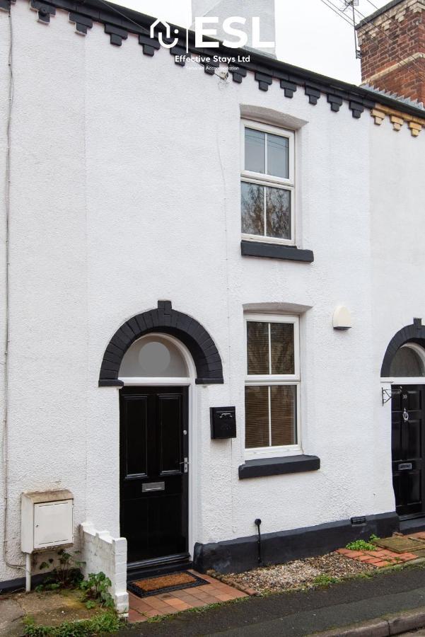 2 Bedroom Terrace Cottage, Parking, 5 Minutes Drive To Royal Shrewsbury Hospital Bagian luar foto